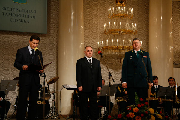 А.Д. Жуков, зам. Председателя Правительства РФ,В.П. Иванов, помощник Президента РФ, А.Ю. Бельянинов, руководитель ФТС России (слева направо) 