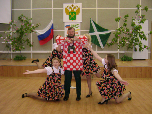 Должностные лица кадрового блока с музыкальным номером "Хорошо!"